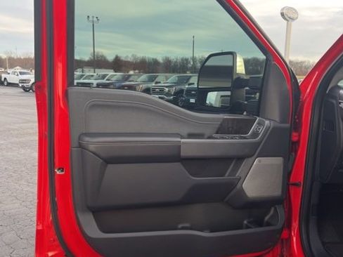 Used 2023 Ford F250 Lariat w/ Chrome Package image 32