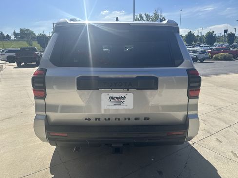 New 2026 Toyota 4Runner SR5 AWD/4WD image 8