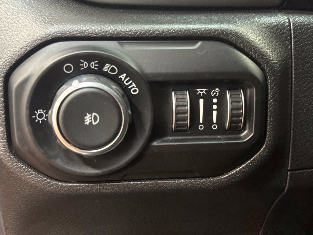 Used 2020 Jeep Wrangler Unlimited Sahara AWD/4WD image 23