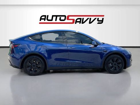 Used 2025 Tesla Model Y Long Range RWD image 8