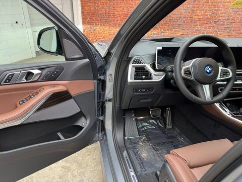 New 2026 BMW X5 xDrive50e w/ M Sport Package image 9