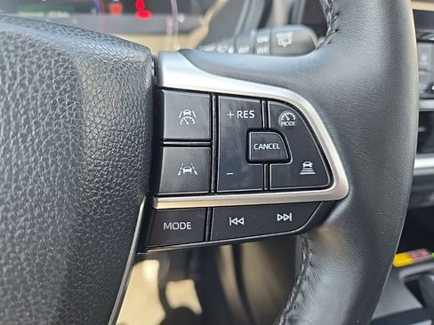 Used 2025 Toyota Grand Highlander AWD image 18