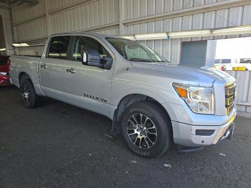 Used 2020 Nissan Titan SV w/ SV Convenience Package AWD/4WD image 2