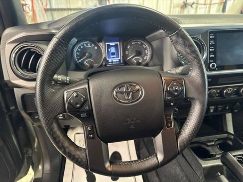 Certified 2022 Toyota Tacoma TRD Off-Road AWD/4WD image 19