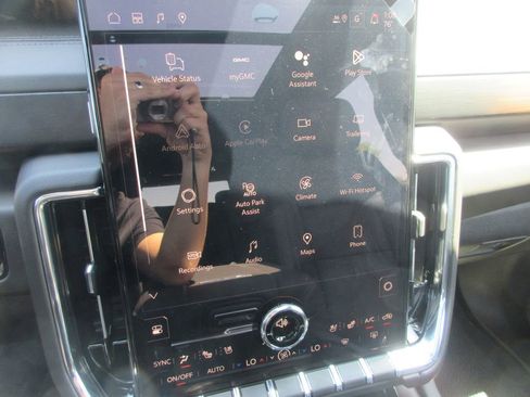 New 2026 GMC Yukon Denali w/ Denali Reserve Package AWD/4WD image 19