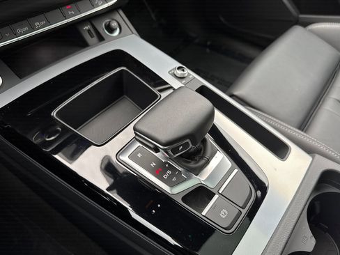 Certified 2025 Audi Q5 2.0T Premium w/ Convenience Plus Package image 18