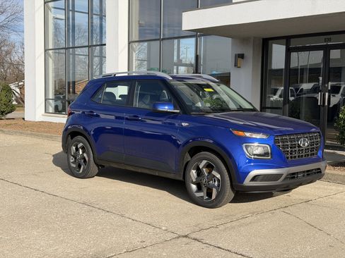 New 2026 Hyundai Venue SEL image 2