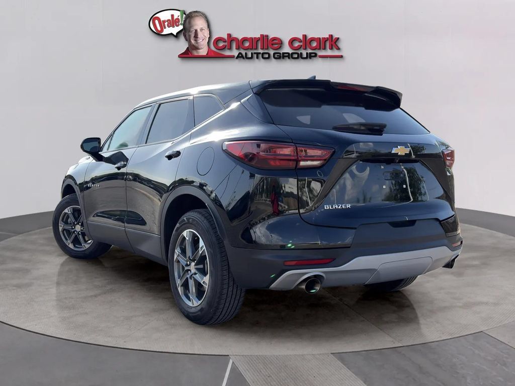 Used 2025 Chevrolet Blazer LT FWD image 2