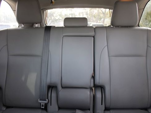 Used 2019 Toyota Highlander AWD V6 image 55