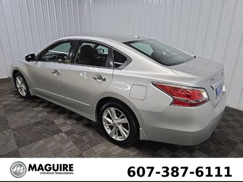 Used 2015 Nissan Altima 2.5 SV w/ Convenience Package FWD image 9