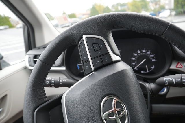 Used 2024 Toyota Sienna XLE FWD image 29