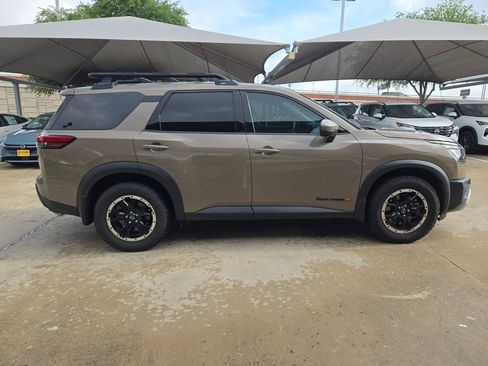 Used 2024 Nissan Pathfinder Rock Creek image 2