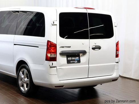 Used 2017 Mercedes-Benz Metris Passenger image 4