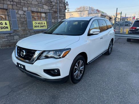 Used 2018 Nissan Pathfinder SV w/ SV Tech Package image 2