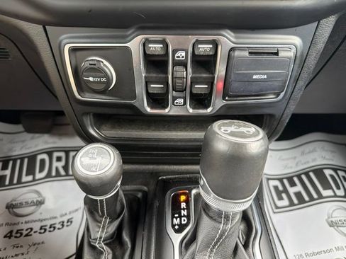 Used 2019 Jeep Wrangler Unlimited Sahara AWD/4WD image 24