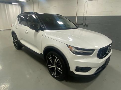 Used 2021 Volvo XC40 T5 R-Design w/ Advanced Package AWD/4WD image 4