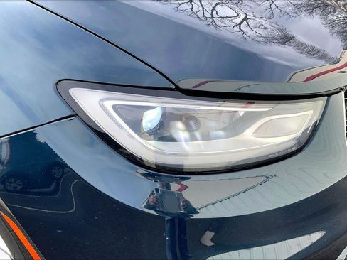 Used 2024 Chrysler Pacifica Touring-L image 25