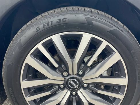 Used 2023 Nissan Kicks SR w/ SR Premium Package FWD image 5