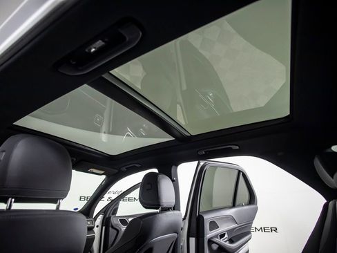 Used 2025 Mercedes-Benz GLE 450e 4MATIC image 23