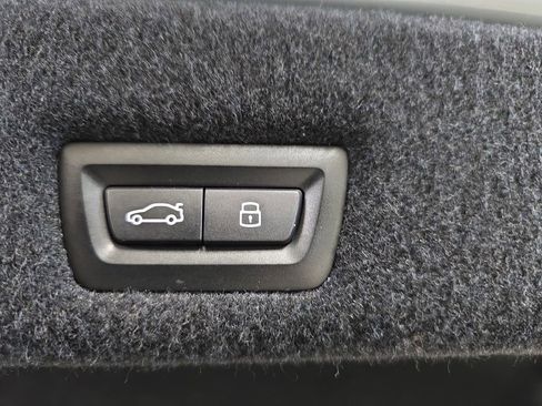 Used 2025 BMW 740i image 30