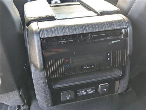 Used 2024 Jeep Wagoneer Series II w/ Flexible Seating Group AWD/4WD image 17