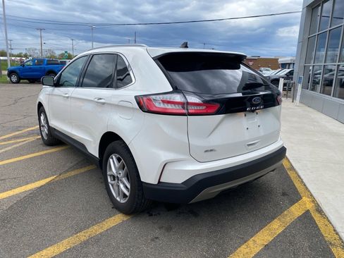 Used 2024 Ford Edge SEL w/ Convenience Package AWD/4WD image 3