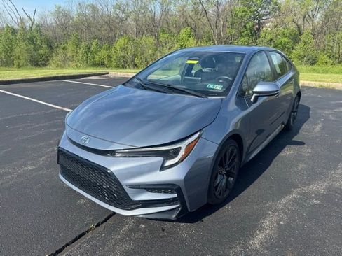 Used 2024 Toyota Corolla SE w/ SE Convenience Package image 7