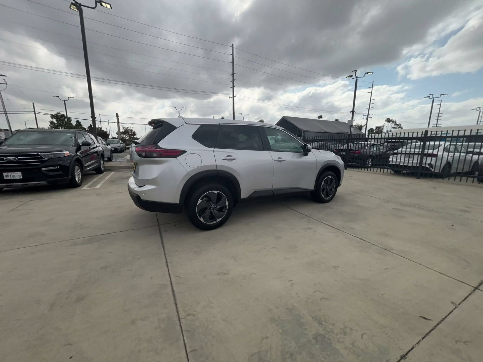 Used 2025 Nissan Rogue SV FWD image 13