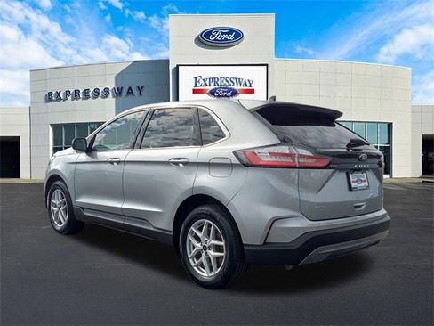 Used 2024 Ford Edge SEL image 8