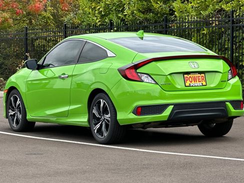 Used 2018 Honda Civic Touring image 6