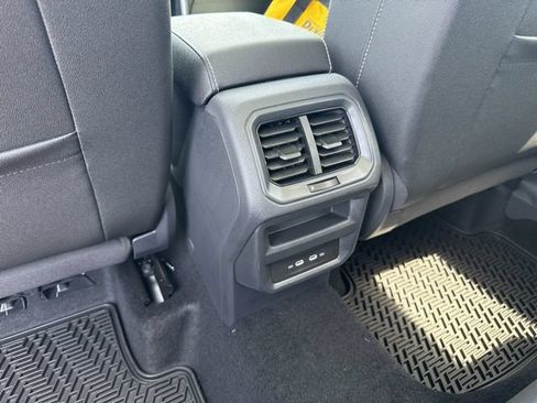 New 2026 Volkswagen Taos SE AWD/4WD image 16