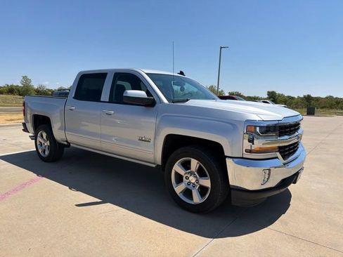 Used 2018 Chevrolet Silverado 1500 LT w/ Texas Edition RWD image 4