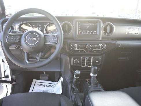 Used 2023 Jeep Gladiator Sport image 15