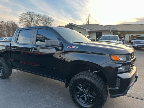 Used 2021 Chevrolet Silverado 1500 Custom Trail Boss w/ LPO, Dark Essentials Package image 3