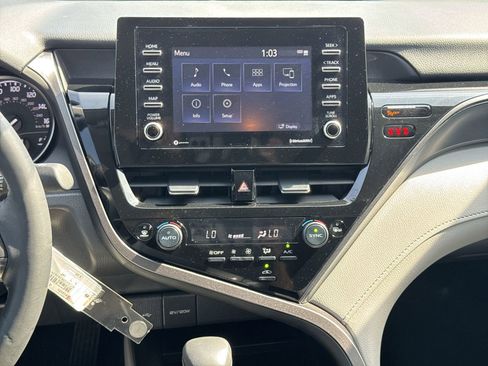 Used 2024 Toyota Camry SE image 29