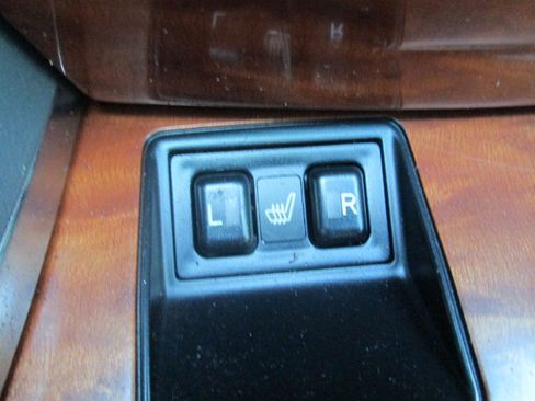 Used 2011 Toyota Camry XLE w/ SE/XLE Extra-Value Pkg FWD image 16