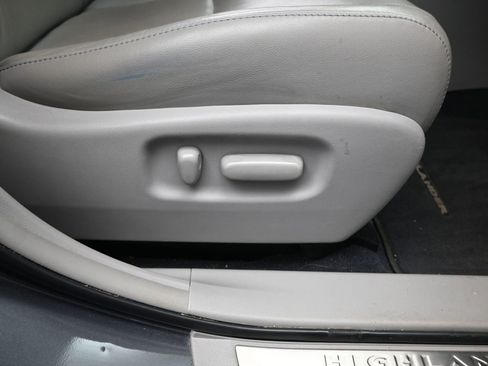 Used 2013 Toyota Highlander Limited image 15