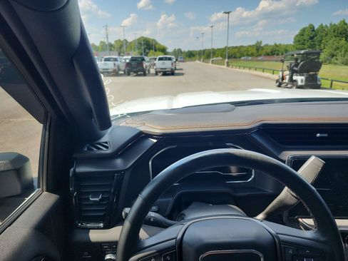 Used 2025 GMC Sierra 2500 AT4 w/ AT4 Premium Plus Package AWD/4WD image 15