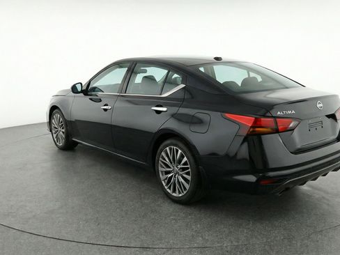Used 2025 Nissan Altima 2.5 SV image 5