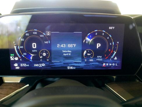 Used 2025 Chevrolet Suburban High Country image 13