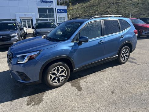 Used 2023 Subaru Forester Premium image 21