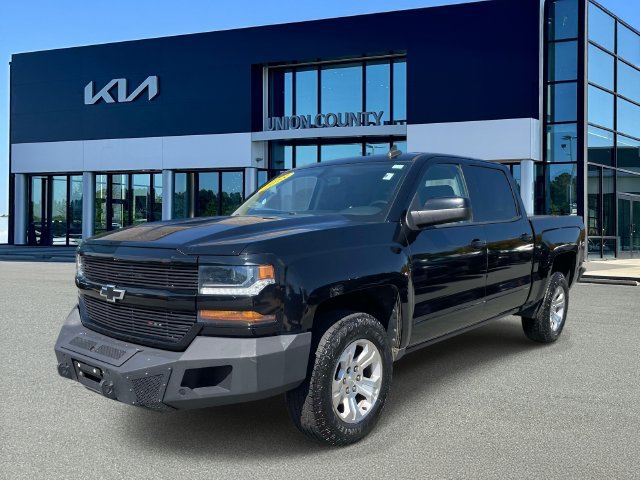 Used 2018 Chevrolet Silverado 1500 LT w/ All Star Edition AWD/4WD image 3
