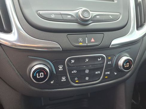 Used 2024 Chevrolet Equinox LT FWD image 11