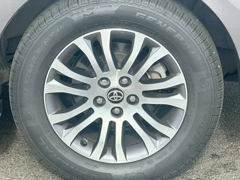Used 2020 Toyota Sienna XLE FWD image 5