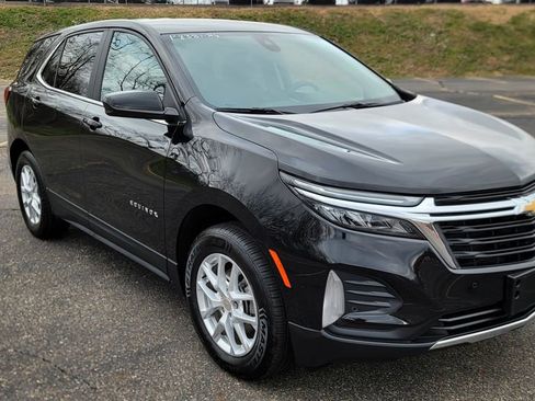 Used 2024 Chevrolet Equinox LT AWD/4WD image 2