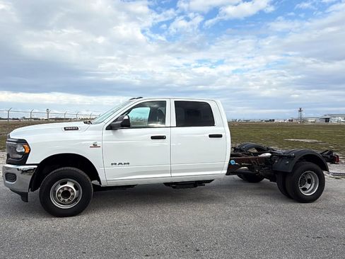 Used 2021 RAM 3500 Tradesman w/ Max Tow Package RWD image 2