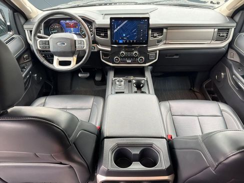 Certified 2024 Ford Expedition XLT RWD image 16