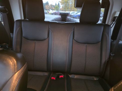 Used 2017 Jeep Wrangler Sahara image 33