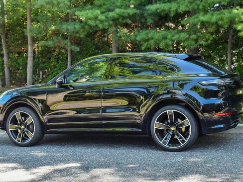 Used 2023 Porsche Cayenne Platinum Edition AWD/4WD image 5