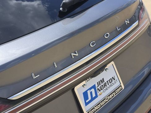 Used 2022 Lincoln Nautilus Reserve w/ Monochromatic Package FWD image 11